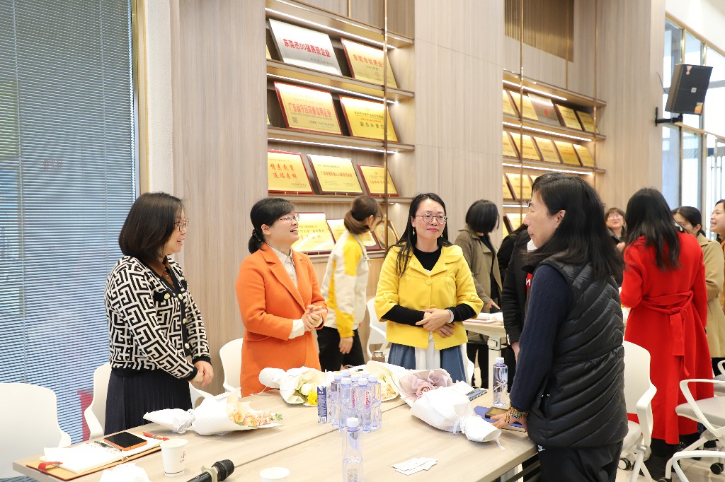 【集團(tuán)動(dòng)態(tài)】形象提升，禮儀先行丨集團(tuán)開展“三八婦女節(jié)”商務(wù)禮儀培訓(xùn)活動(dòng)(圖16)